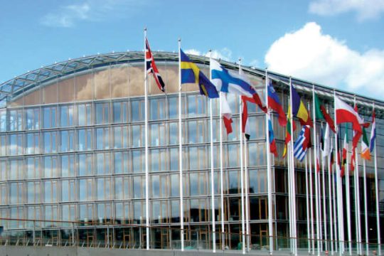 Εγκώμια για την κυπριακή οικονομία από τον πρόεδρο της ΕΤΕπ