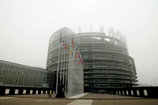 Το Ευρωκοινοβούλιο ζητά σε βάθος έρευνα του σκανδάλου VW