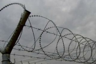 Ρίξε πρώτα το δικό σου φράχτη (και μετά μίλα για τον φράχτη των άλλων)