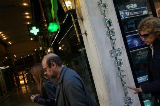 Προσωρινό άνοιγμα των φαρμακείων