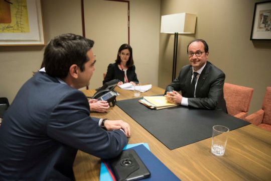 Σε ρυθμούς Ολάντ η Αθήνα με το βλέμμα σε χρέος-εργασιακά