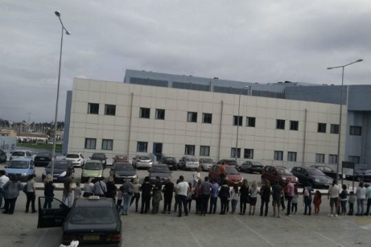 Ανθρώπινη αλυσίδα γύρω από το νοσοκομείο Κέρκυρας