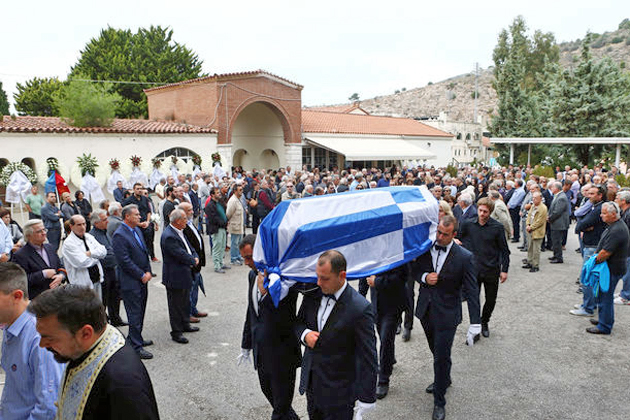 Με την ελληνική σημαία