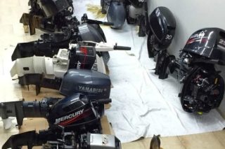 Κατασχέθηκαν 25 εξωλέμβιες μηχανές με πλαστά παραστατικά