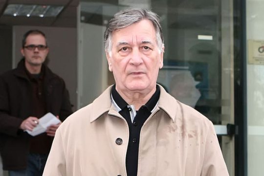 «Καναρίνια» στο κλουβί