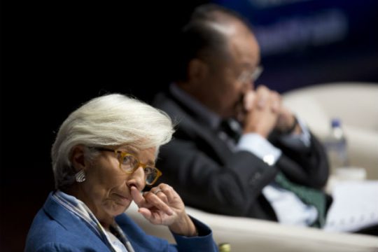Περίεργα… μηνύματα από το περιβάλλον της Λαγκάρντ