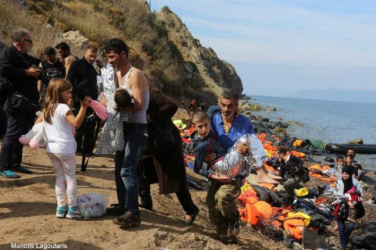 Μια κούκλα για τα προσφυγόπουλα