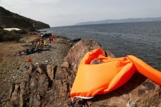 Αγνοούνται τρεις πρόσφυγες στη Λέσβο