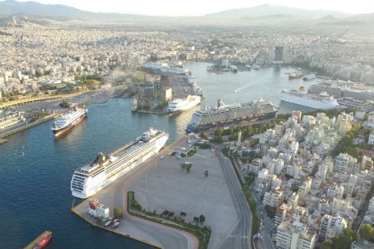 «Ξεπούλημα των λιμανιών με πραξικοπηματικές ενέργειες»
