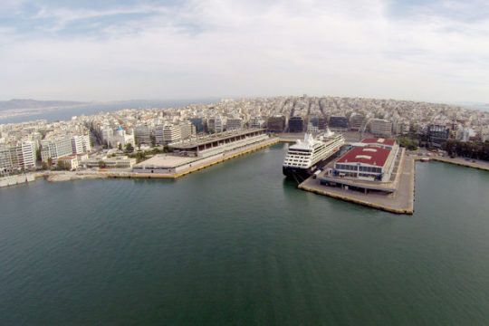 Πρωτοβουλία για βοήθεια στο λιμάνι του Πειραιά