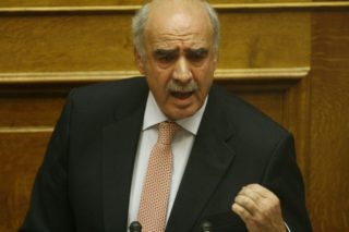 Με… σημαία τα «πόθεν έσχες»
