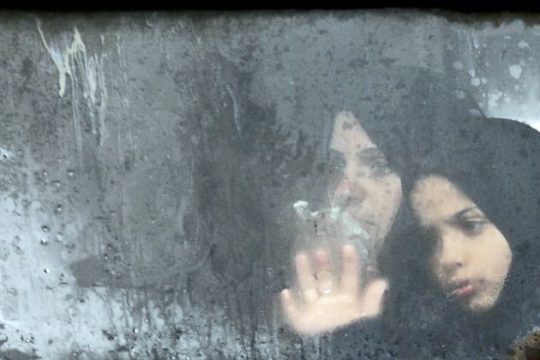 Δεκτοί μόνο πρόσφυγες