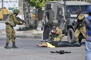 «Ξεπούλησαν» τα οπλοπωλεία…