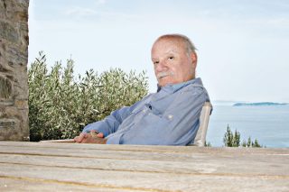 «Μέσα από ένα μπέρδεμα σελίδων του Ντίκενς και του Μαλό»