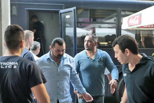 Η δίκη μεταφέρεται, οι λιμενικοί όμως όχι…