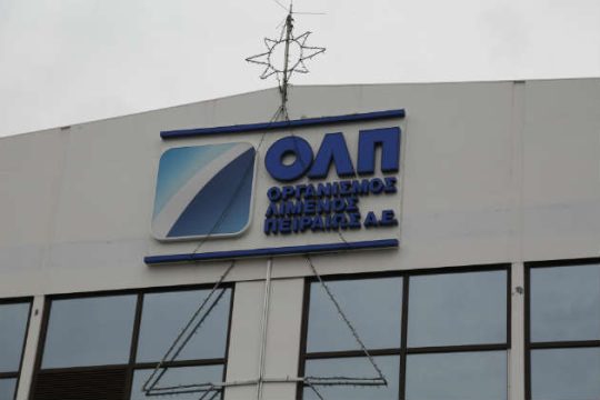 Με νέες κινητοποιήσεις προειδοποιούν οι εργαζόμενοι στα λιμάνια