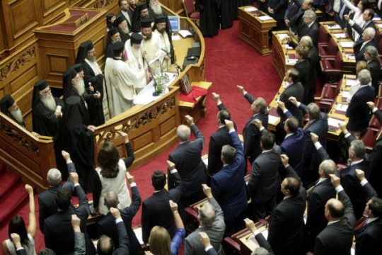 Ορκίστηκε η νέα οκτακομματική Βουλή