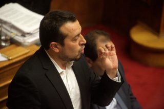 Μας τα έμπλεξε ο Νίκος Παππάς και τηλεοπτικές άδειες, γιοκ