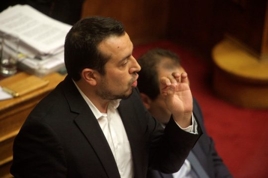 Μας τα έμπλεξε ο Νίκος Παππάς και τηλεοπτικές άδειες, γιοκ
