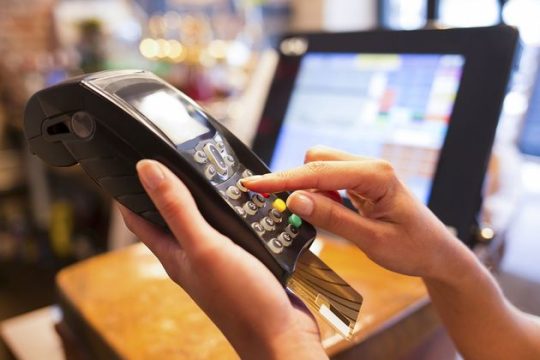 Πλαστικό χρήμα για περιορισμό φοροδιαφυγής