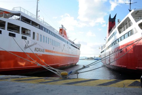 ΠΕΝΕΝ: Στο στόχαστρο των μνημονιακών δεσμεύσεων η ακτοπλοΐα