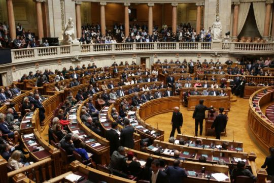 Κυβέρνηση μειοψηφίας με… ημερομηνία λήξης
