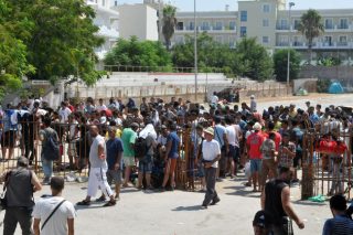 Αλλοι προς χώρες της Ευρώπης και άλλοι προς τις πατρίδες τους