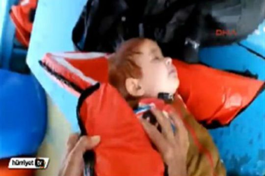 Τούρκοι ψαράδες έσωσαν 18μηνο βρέφος από τα παγωμένα νερά