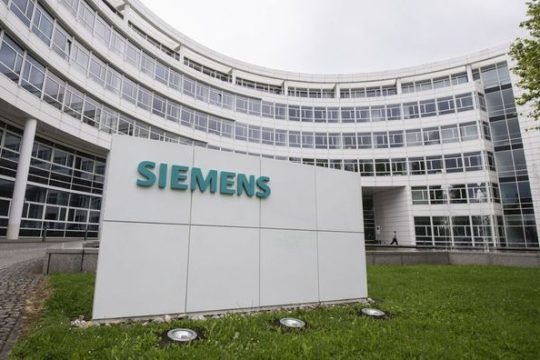 Στον αφρό η Siemens
