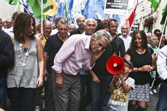 «Μπλόκο» στην κυβέρνηση της Δεξιάς