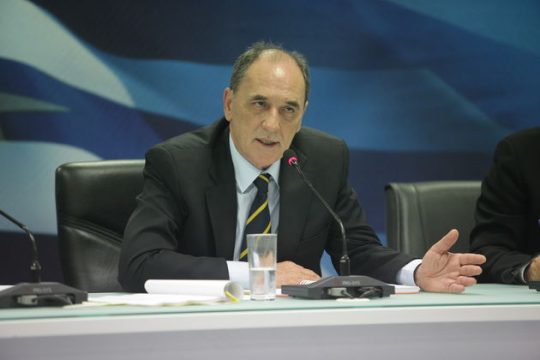Χαμηλώνει ο πήχης για τις fast track επενδύσεις