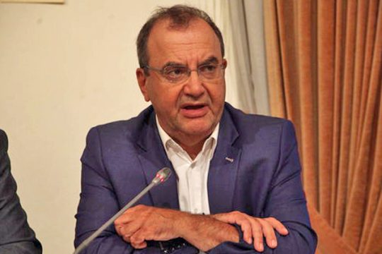 Σ’ αεροπλάνα και βαπόρια ο Δημήτρης Στρατούλης