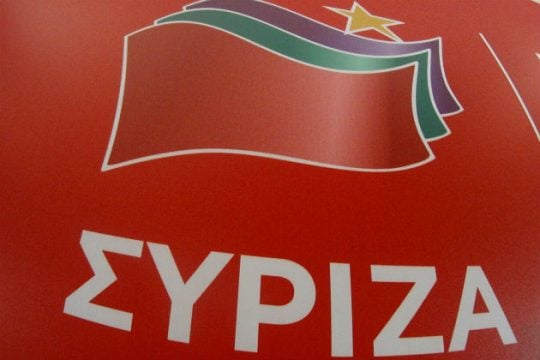 Έσπασαν τις τζαμαρίες στα γραφεία του ΣΥΡΙΖΑ στον Βύρωνα