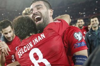 Στο Παρίσι… με δεκανίκι