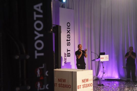 We Day από την ΤΟΥΟΤΑ MATERIAL HANDLING