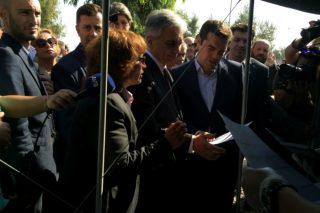 Στους πρόσφυγες της Λέσβου, οι Τσίπρας – Φάιμαν