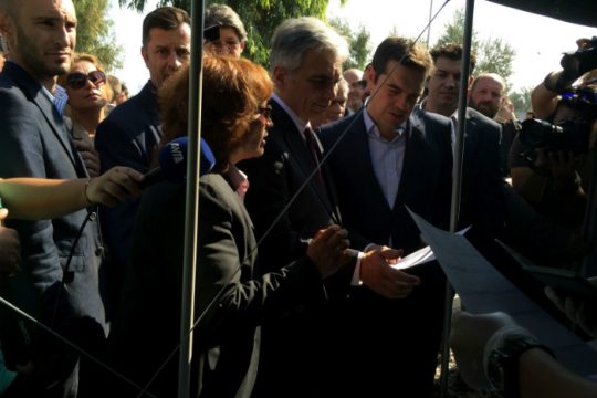 Στους πρόσφυγες της Λέσβου, οι Τσίπρας – Φάιμαν