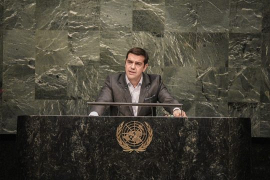 «Δώστε λύσεις σε προσφυγικό και χρέος»