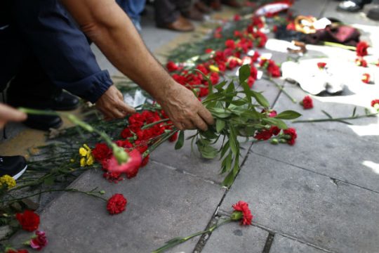 Συγκέντρωση στο Σύνταγμα με αφορμή τη βομβιστική επίθεση στην Άγκυρα