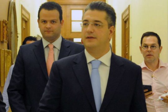 Νέα Δημοκρατία: 2 συν 2