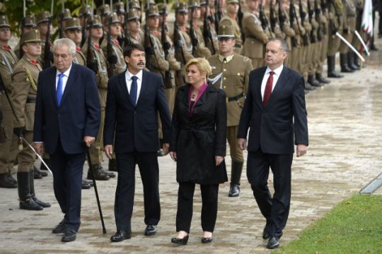 Αντιπροσφυγικός συντονισμός…