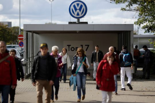 «Βαρύ πλήγμα για τη γερμανική οικονομία το σκάνδαλο Volkswagen»
