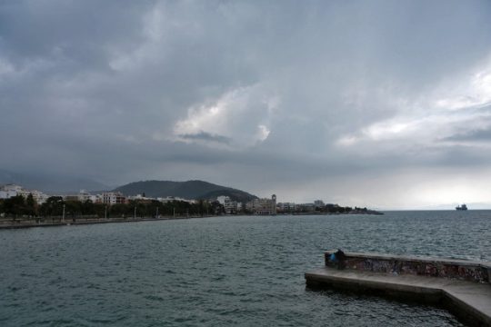 Του ζήτησε να πέσει στη θάλασσα για να του δώσει 2 ευρώ