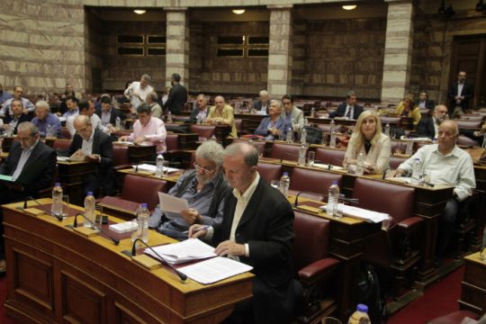 Τετραήμερη δοκιμασία για το πολυνομοσχέδιο