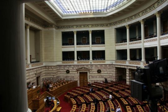 Πυρά από την αντιπολίτευση για τις προγραμματικές