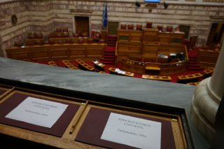 Ανεξάρτητες Αρχές, εξαρτημένες φωνές
