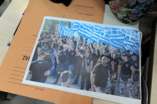 Χρυσαυγίτικα tweets μίσους από έναν δημόσιο λειτουργό