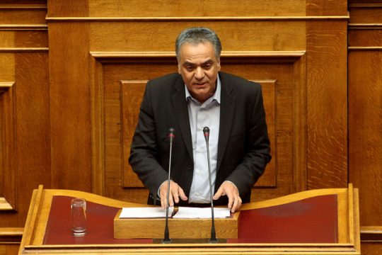Ανέβασε τους τόνους στη Βουλή η αντιπολίτευση για τον Φίλη