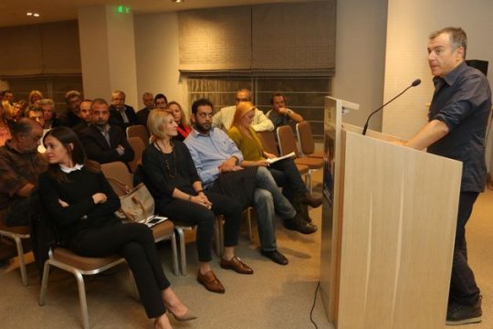 Κυλάει προς τους Φιλελεύθερους
