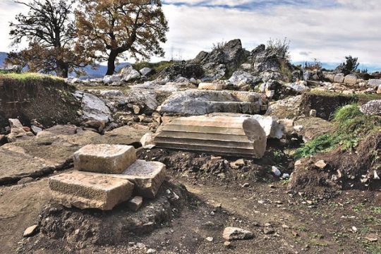 Η οχυρωμένη ακρόπολη στο Καστρί Γρεβενών